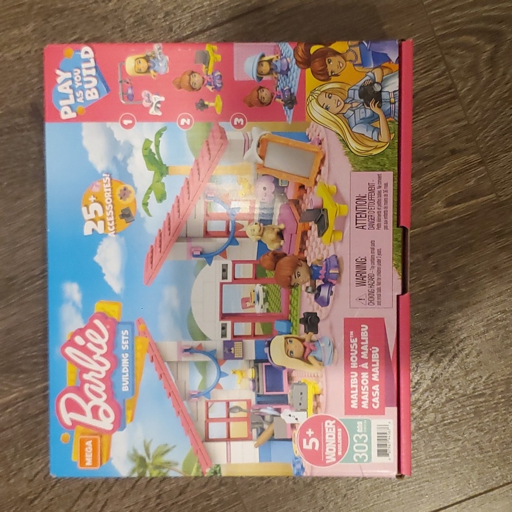MEGA Barbie Building Toys Playset, Malibu Dream House with 303 pcs
